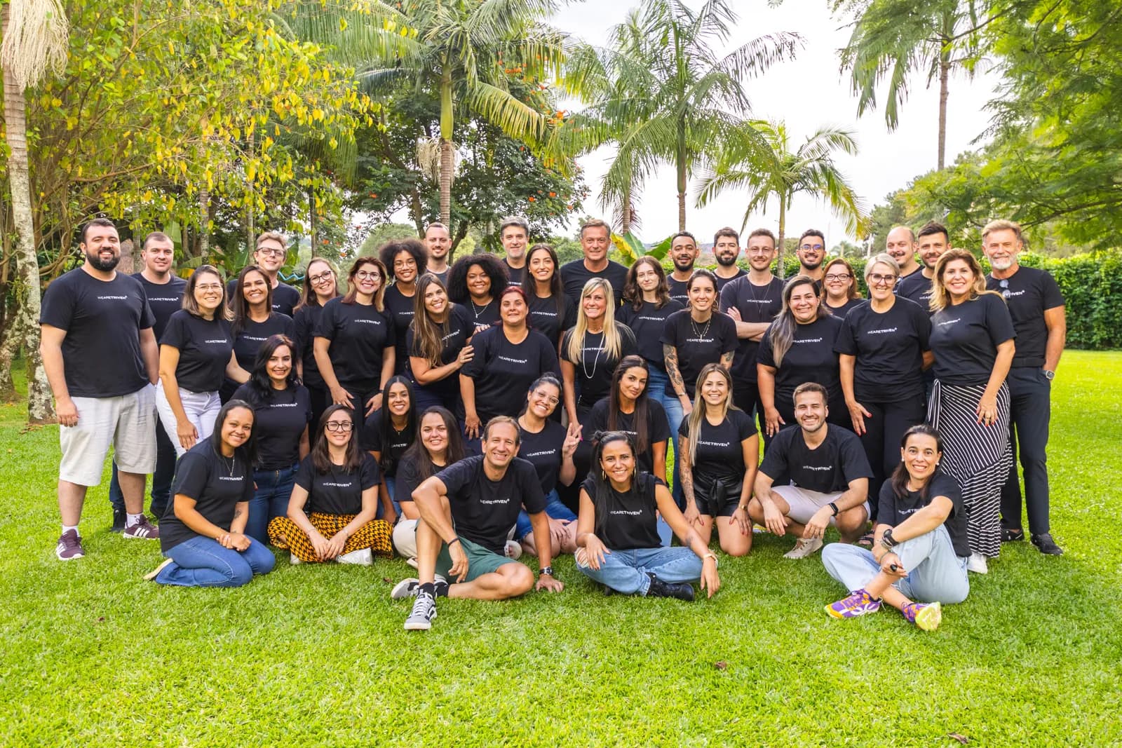 Time da Triven reunido ao ar livre, onde o FinDrive nasceu